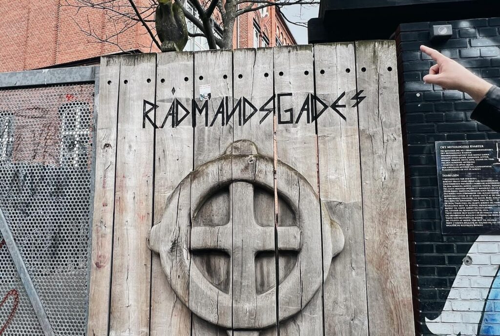 Instagram post from foodtours.eu. This post is in position 4.